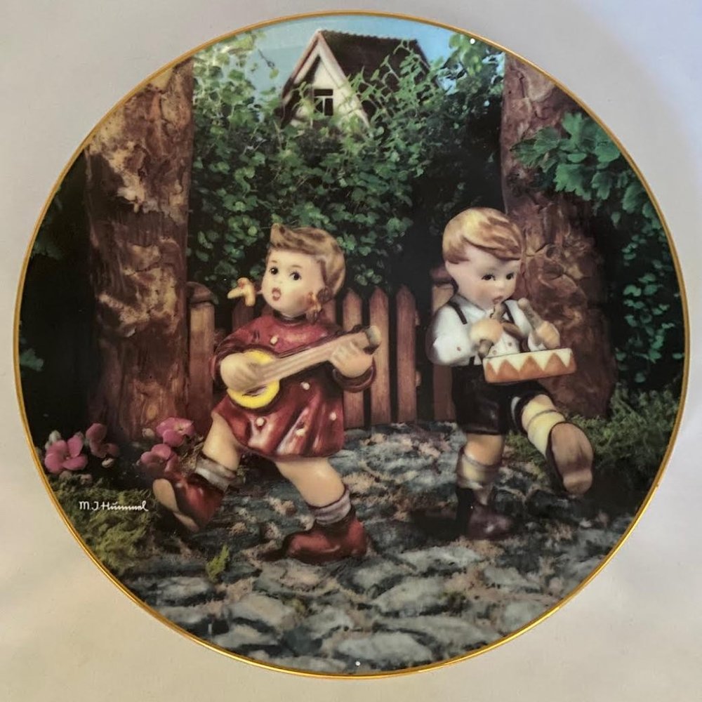 1990 “Private Parade” from The M.J. Hummel Plate Collection Little Compa…